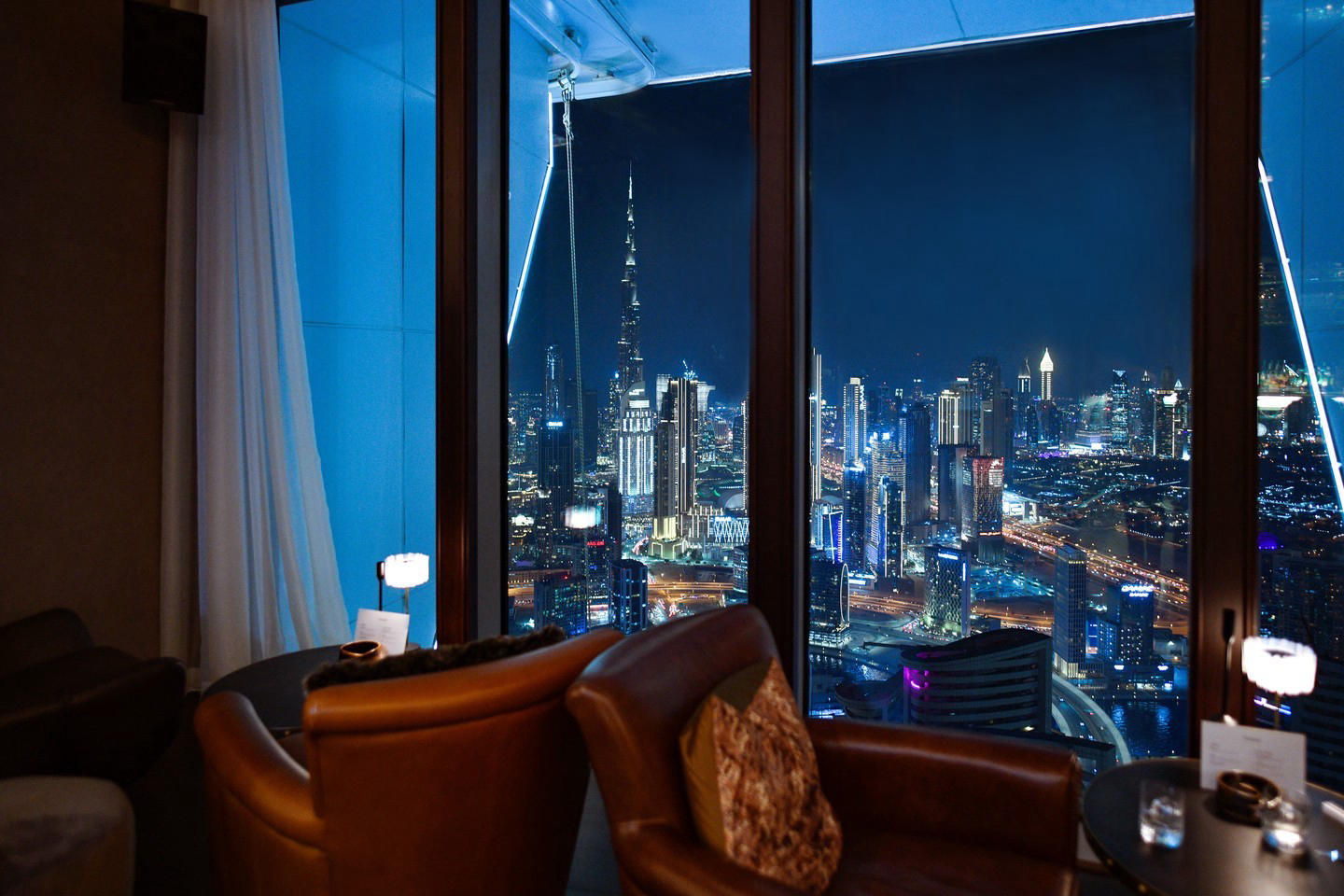 With unmatched views and a cozy seat above the clouds, #Smokeandmirrorsdubai will be your new and be